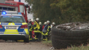 Fünf Tote bei schrecklichen Autounfällen – Insassen sterben in brennendem Ferrari F430