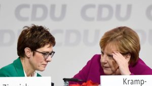 Paroli für Kanzlerin Merkel: Kramp-Karrenbauer verfolgt ihre eigene Linie