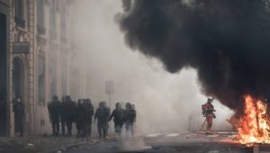 1400 Festnahmen, 130 Verletzte: Gewalttätige Proteste erschüttern Frankreich