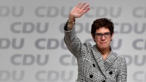Sieg bei Stichwahl gegen Merz: Kramp-Karrenbauer ist neue CDU-Chefin