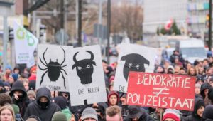 Protest in NRW und Niedersachsen: Tausende demonstrieren gegen Polizeigesetz
