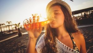 Alkoholkonsum: Macht Alkohol bei Hitze schneller blau?