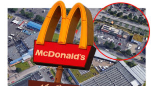 McDonalds in Kassel: 35-Jähriger spricht junge Frau an – kurz darauf liegt er im Krankenwagen